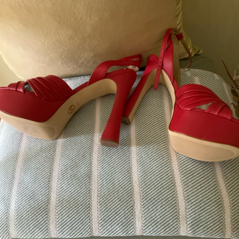 NWOT Michael Kors Red Knotted Heels - Picture 6 of 6